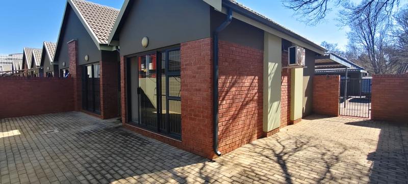 To Let 2 Bedroom Property for Rent in Die Bult North West